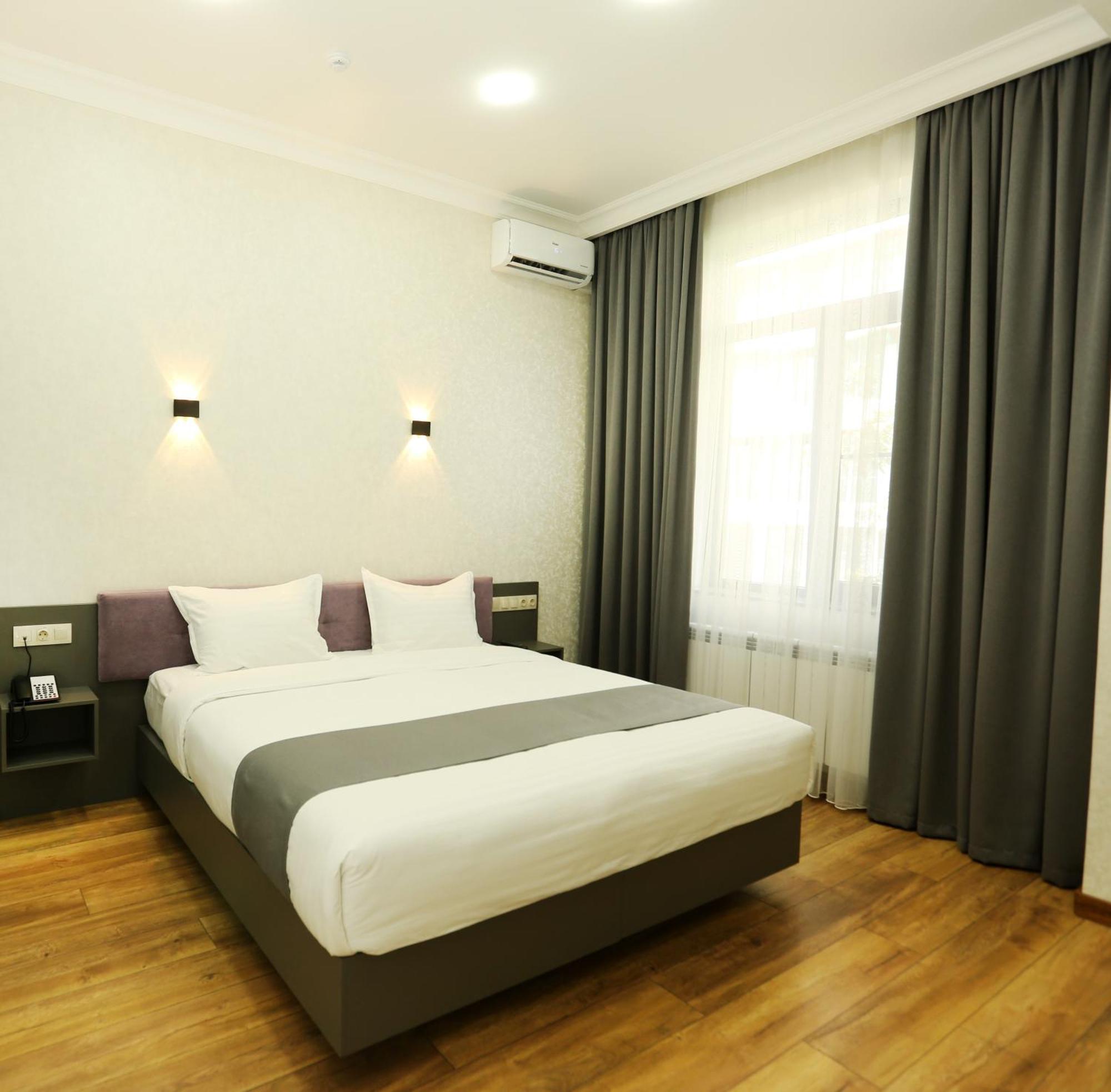 Parklane Hotel Tasjkent Rom bilde